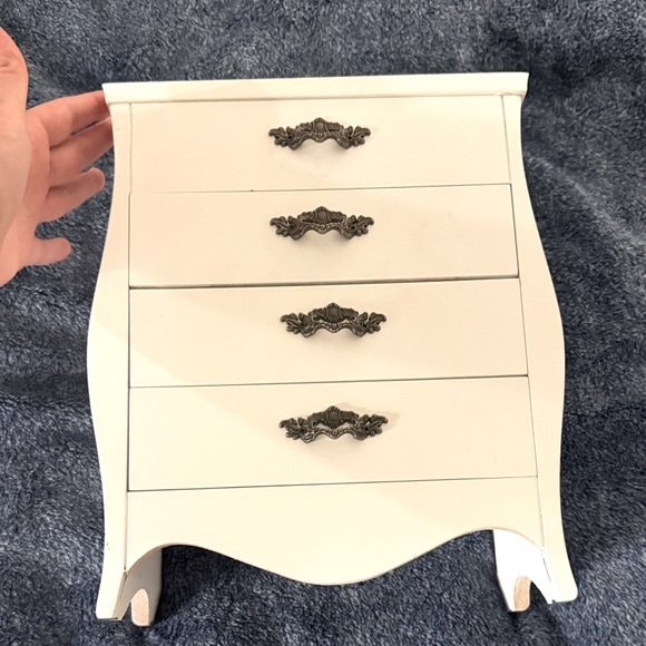 Other - Off White Jewelry Box